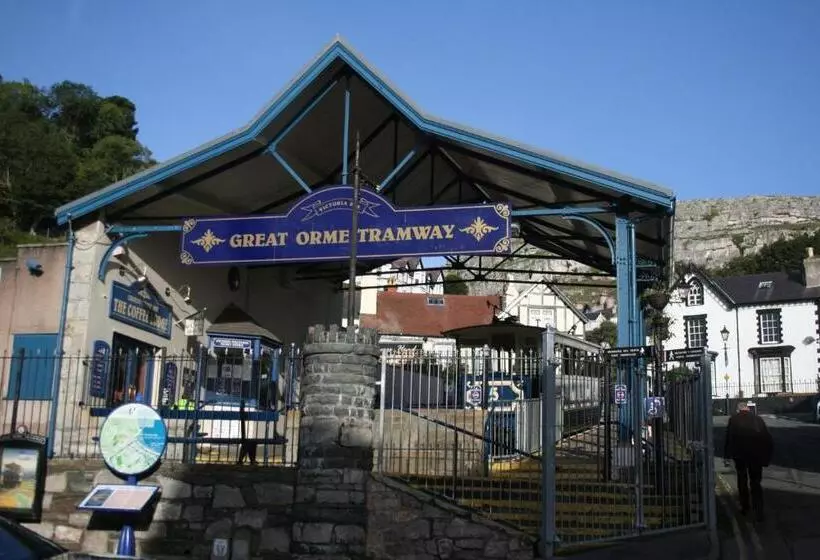 پانسیون Glascoed Guest House