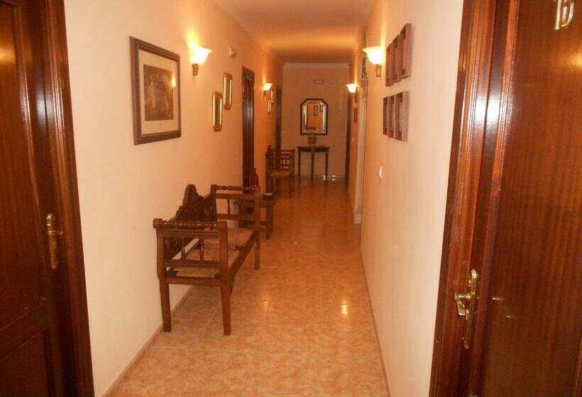 پانسیون Hostal El Polígono