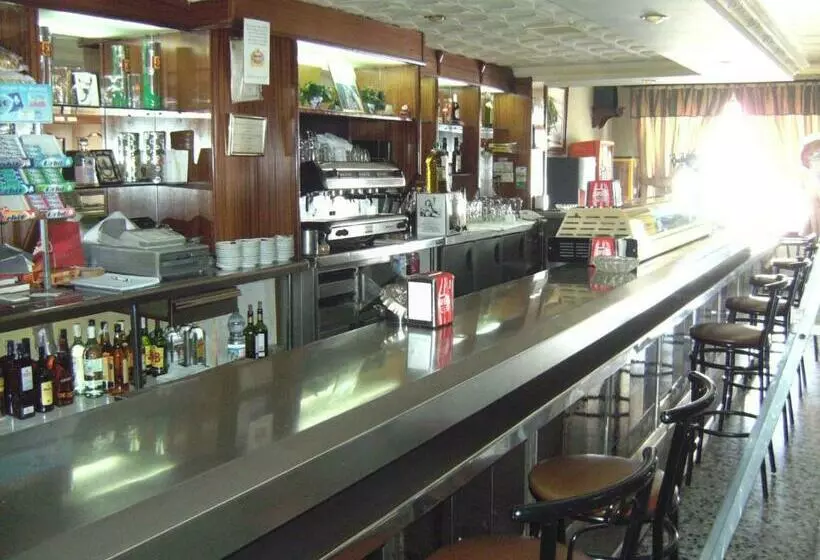 ペンション Hostal El Polígono