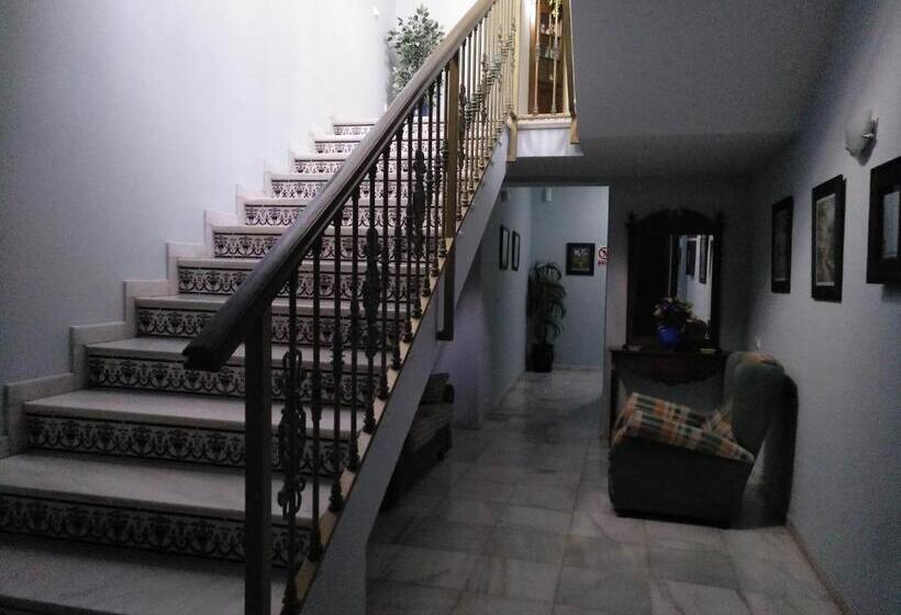 پانسیون Hostal El Polígono