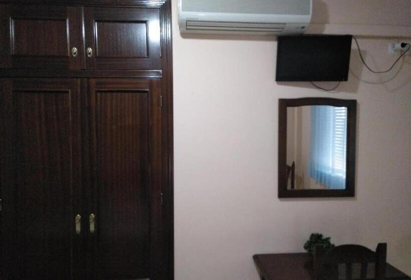 پانسیون Hostal El Polígono