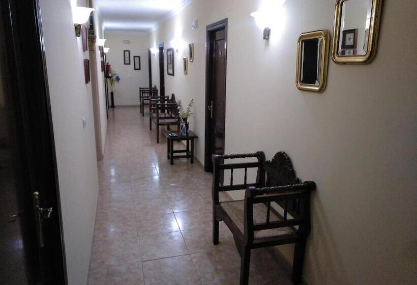 پانسیون Hostal El Polígono