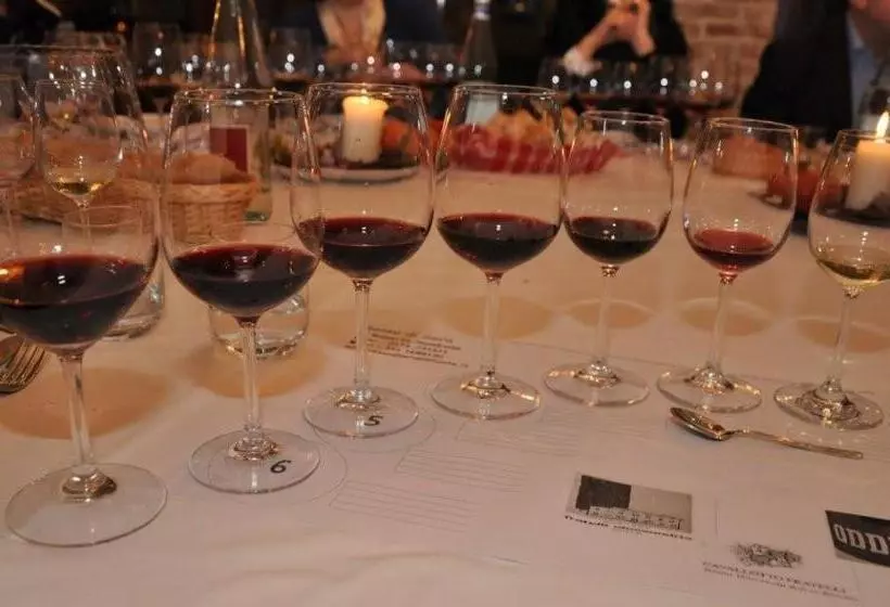 Majatalo Rosso Di Sera