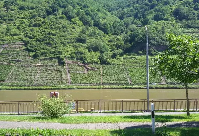 Retkeilymaja Gästehaus Zum Moseltal