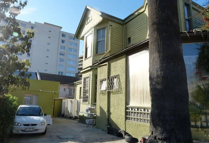 הוסטל Hostal Residencia Blest Gana