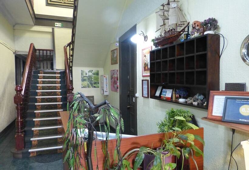 הוסטל Hostal Residencia Blest Gana