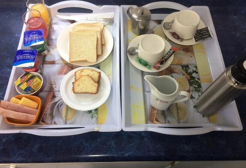 הוסטל Hostal Residencia Blest Gana