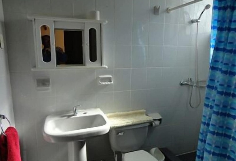 הוסטל Hostal Residencia Blest Gana