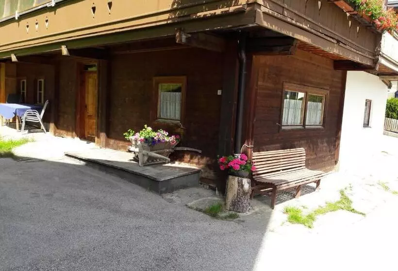 پانسیون Haus Bacher