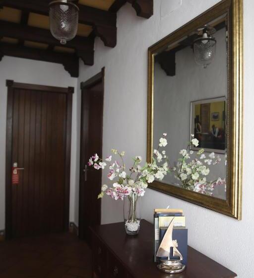 پانسیون Hostal Santa Catalina