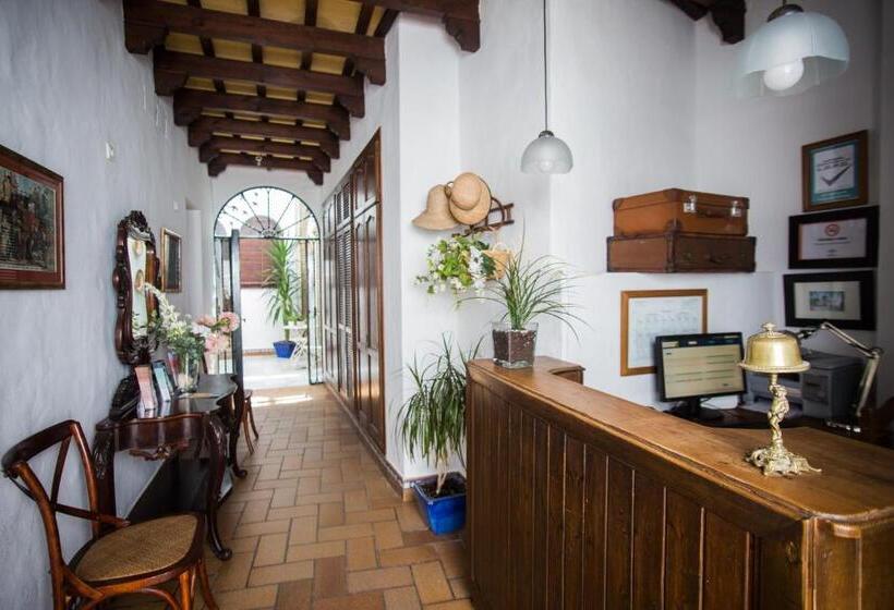پانسیون Hostal Santa Catalina