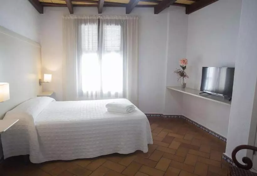 پانسیون Hostal Santa Catalina