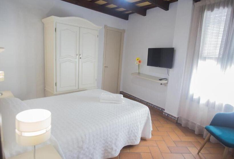 پانسیون Hostal Santa Catalina