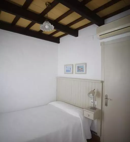 پانسیون Hostal Santa Catalina