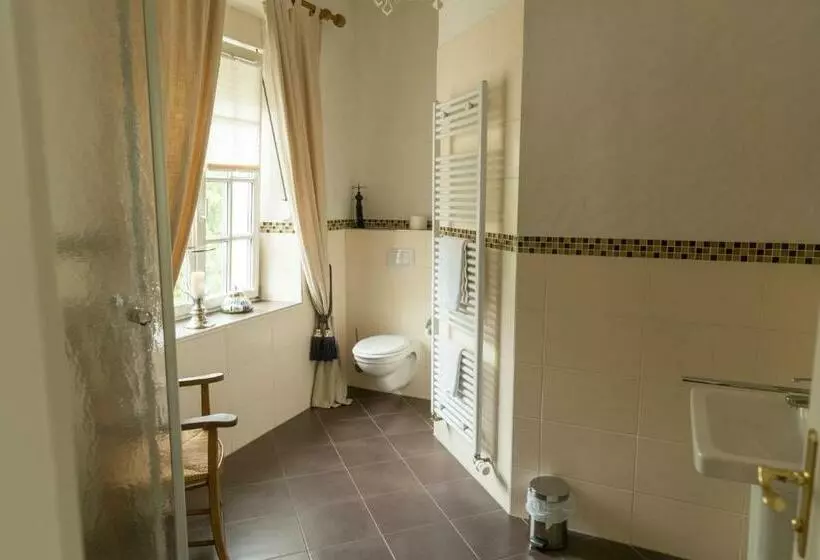 Majatalo La Roseraie