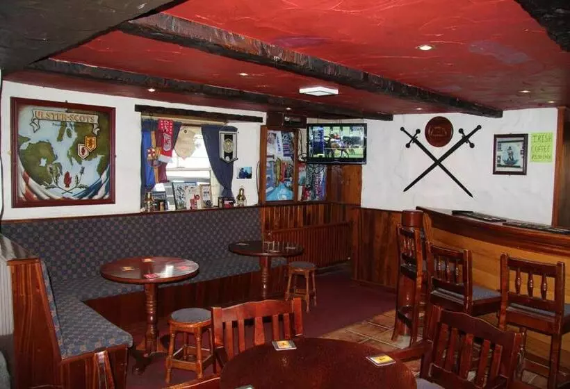 هاستل Finn Maccools Public House & Guest Inn