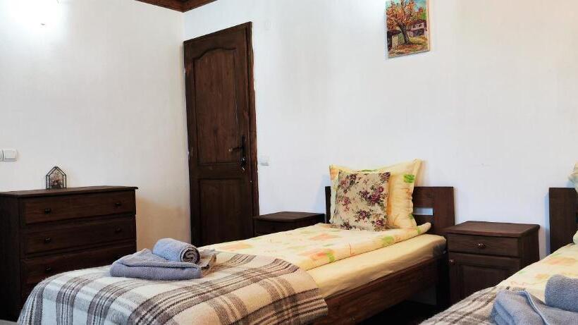 Пансион Chardaka Guest House