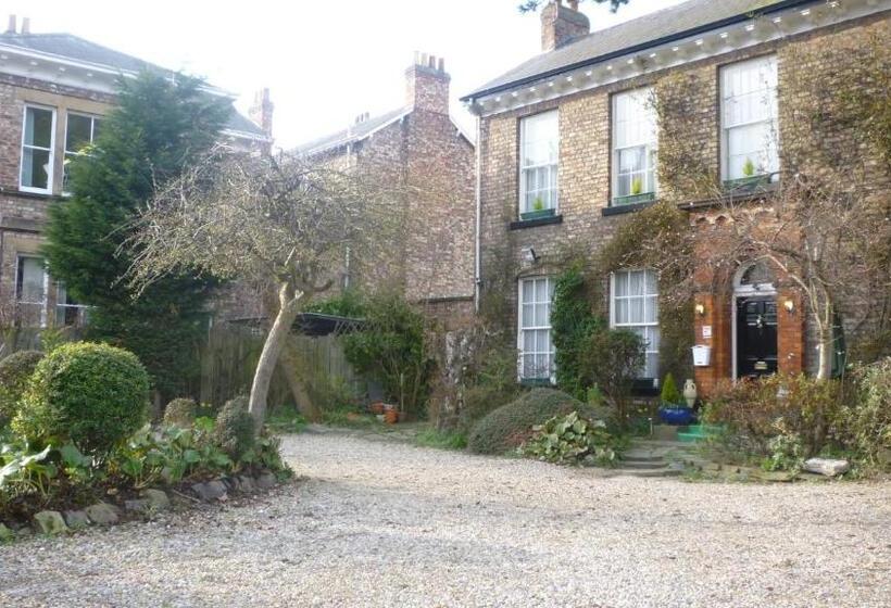 ペンション Holly Lodge