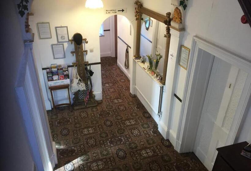 ペンション Holly Lodge