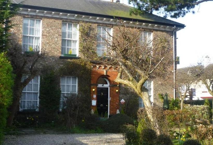 ペンション Holly Lodge