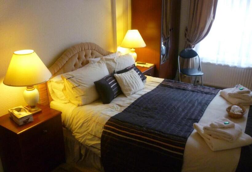 ペンション Holly Lodge