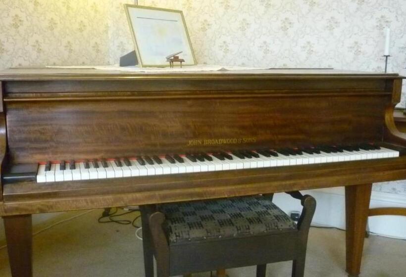 ペンション Holly Lodge