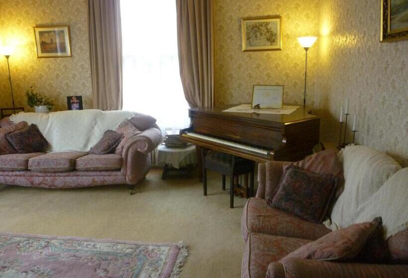 ペンション Holly Lodge