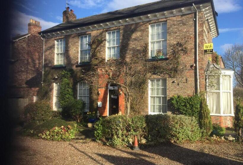 ペンション Holly Lodge