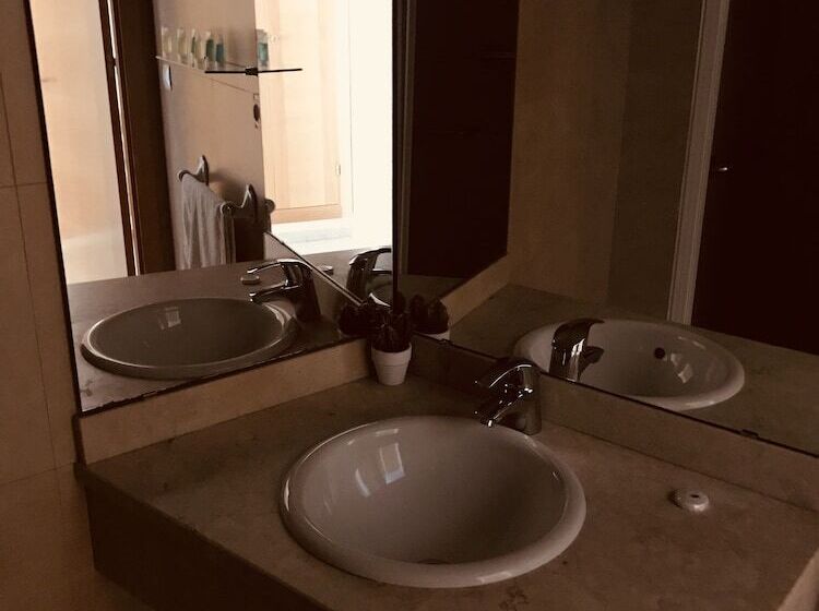 پانسیون Hostal Manuela