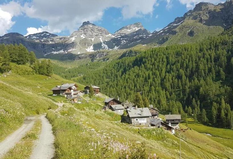 پانسیون L Aroula Rooms & Restaurant