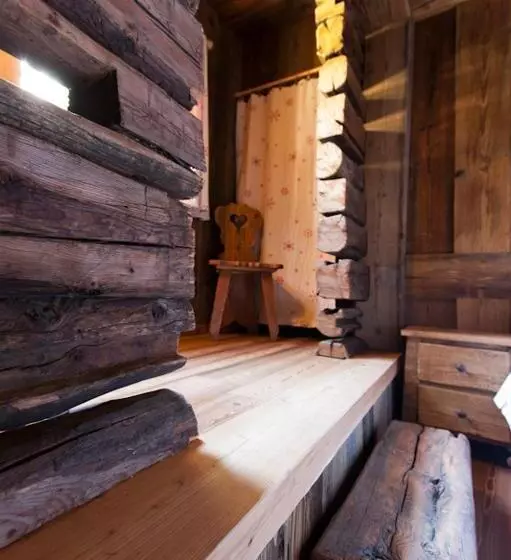 Majatalo L  Aroula Rooms & Restaurant