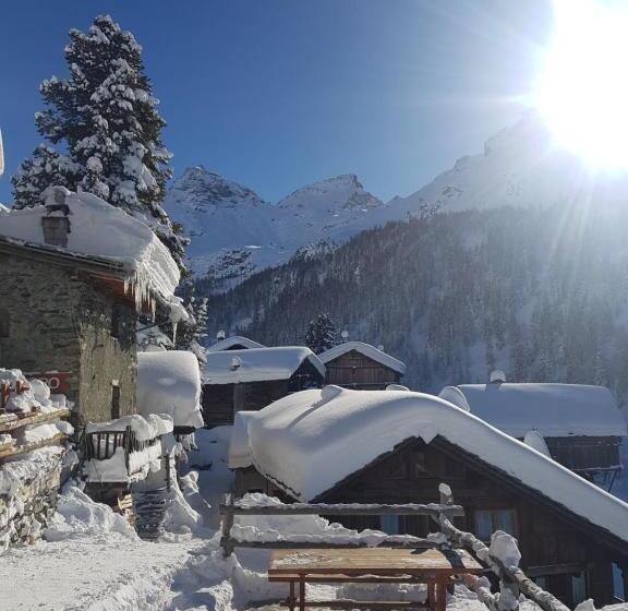 پانسیون L Aroula Rooms & Restaurant