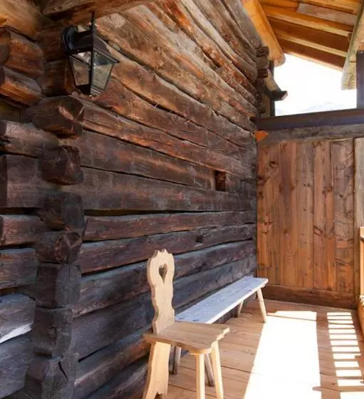 Majatalo L  Aroula Rooms & Restaurant