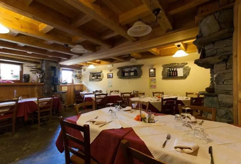 Majatalo L  Aroula Rooms & Restaurant