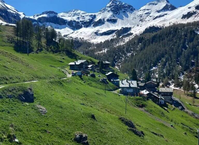 پانسیون L Aroula Rooms & Restaurant