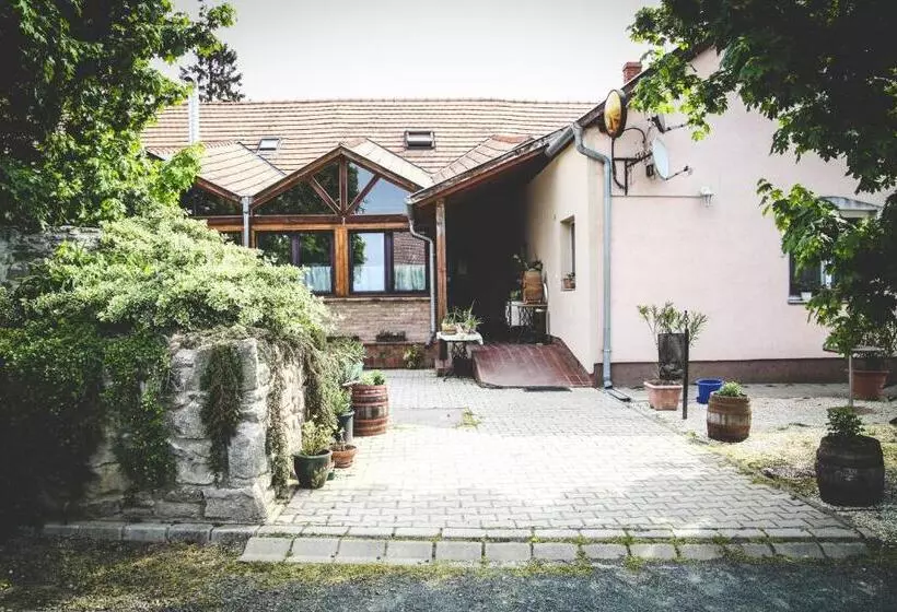 Majatalo Borostyánkert étterem & Vendégház