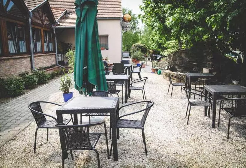 Majatalo Borostyánkert étterem & Vendégház