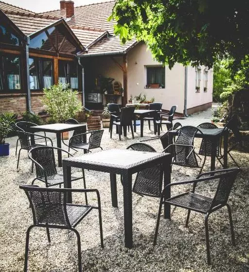 Majatalo Borostyánkert étterem & Vendégház