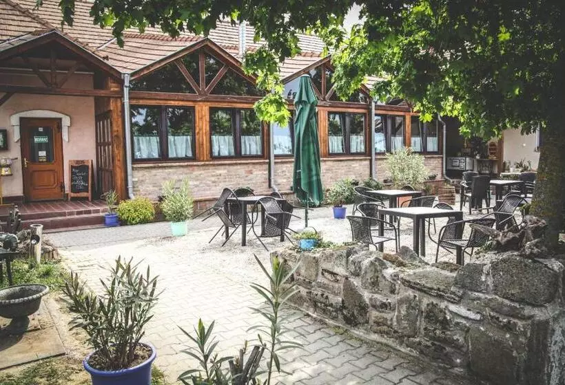 Majatalo Borostyánkert étterem & Vendégház