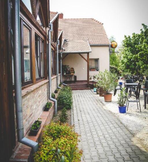 Пансион Borostyánkert étterem & Vendégház