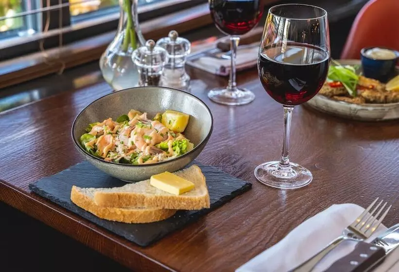 Retkeilymaja Harper S Steakhouse With Rooms, Southampton Swanwick Marina