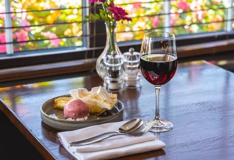 Retkeilymaja Harper S Steakhouse With Rooms, Southampton Swanwick Marina