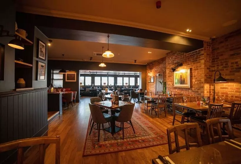 Retkeilymaja Harper S Steakhouse With Rooms, Southampton Swanwick Marina