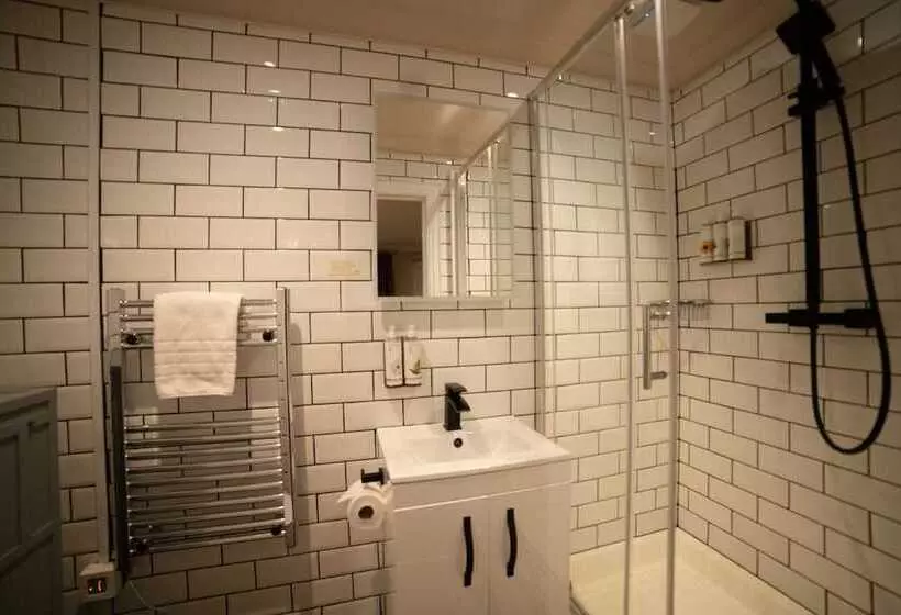 Retkeilymaja Harper S Steakhouse With Rooms, Southampton Swanwick Marina