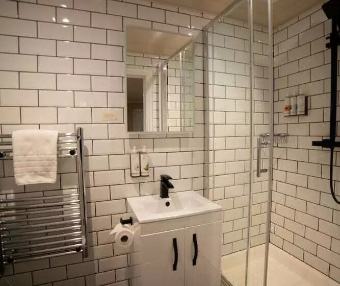 Retkeilymaja Harper S Steakhouse With Rooms, Southampton Swanwick Marina