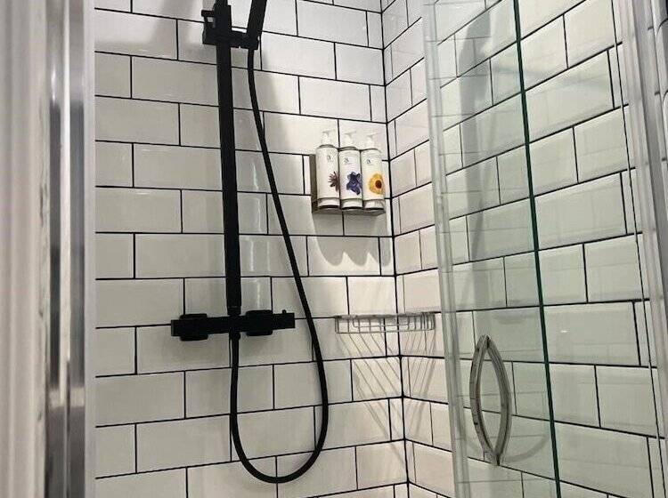 호스텔 Harper S Steakhouse With Rooms, Southampton Swanwick Marina