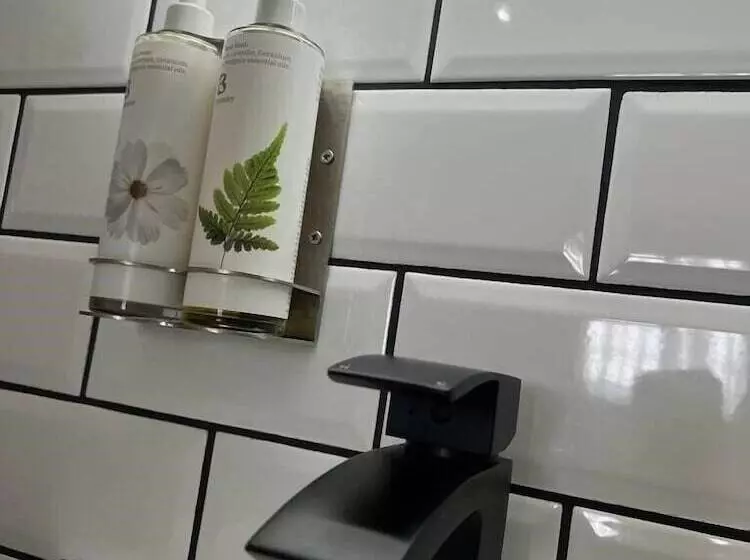 Retkeilymaja Harper S Steakhouse With Rooms, Southampton Swanwick Marina