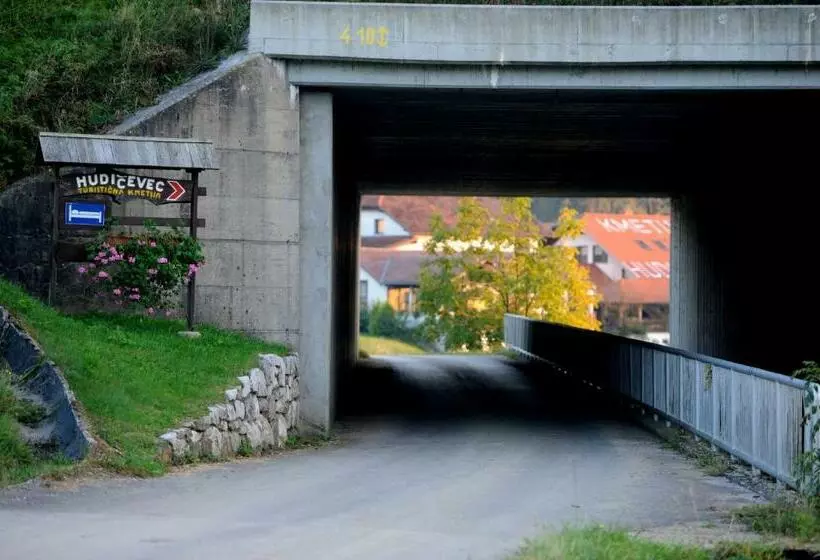 هتل Ekoturizem Hudičevec