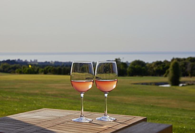 호텔 Koura Bay Golf Resort