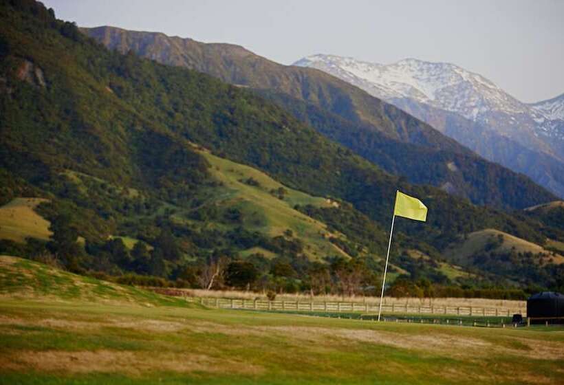 호텔 Koura Bay Golf Resort